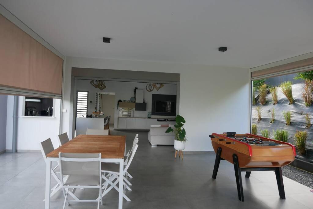 פטי-בור Villa Kumquat Avec Piscine Et Vue Sur Les Montagnes מראה חיצוני תמונה